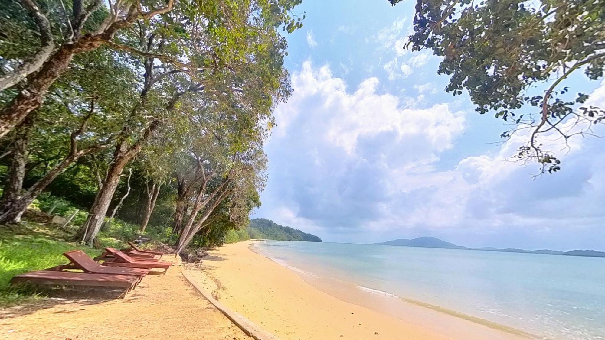 Phayamas Private Beach Resort And Island Brew - Adults Only Koh Phayam Exterior foto